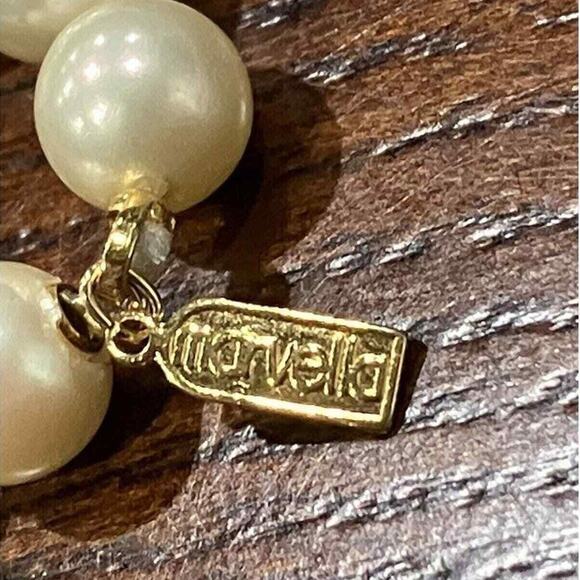 MARVELLA Gold-Tone Clasp Simulated Pearl Necklace 30 Inches Long Vintage! - Picture 4 of 8